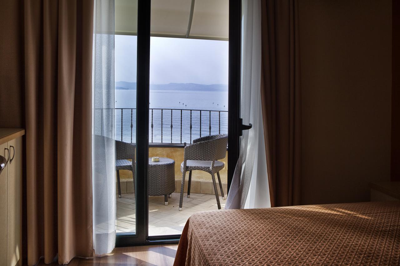 Hotel La Rondine Sirmione Eksteriør bilde