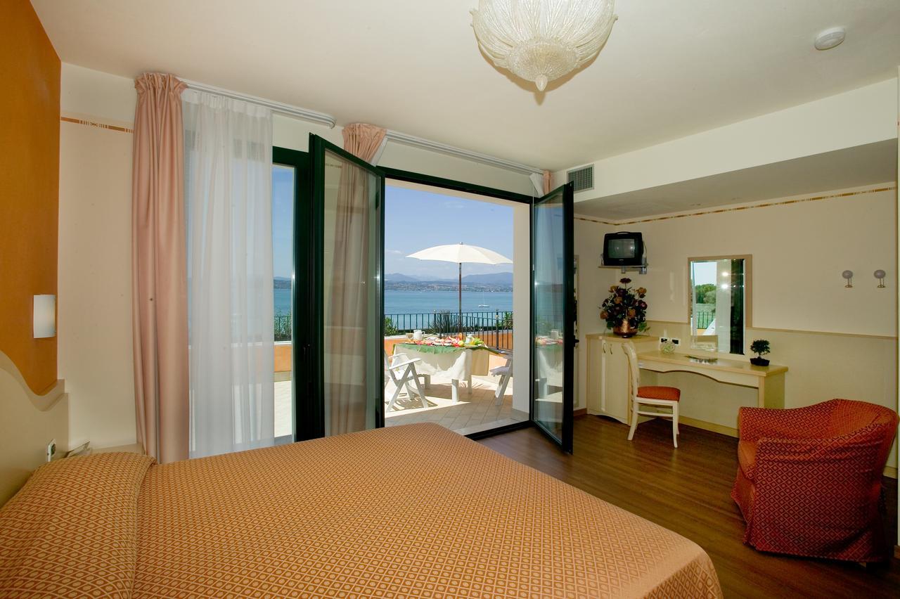 Hotel La Rondine Sirmione Eksteriør bilde