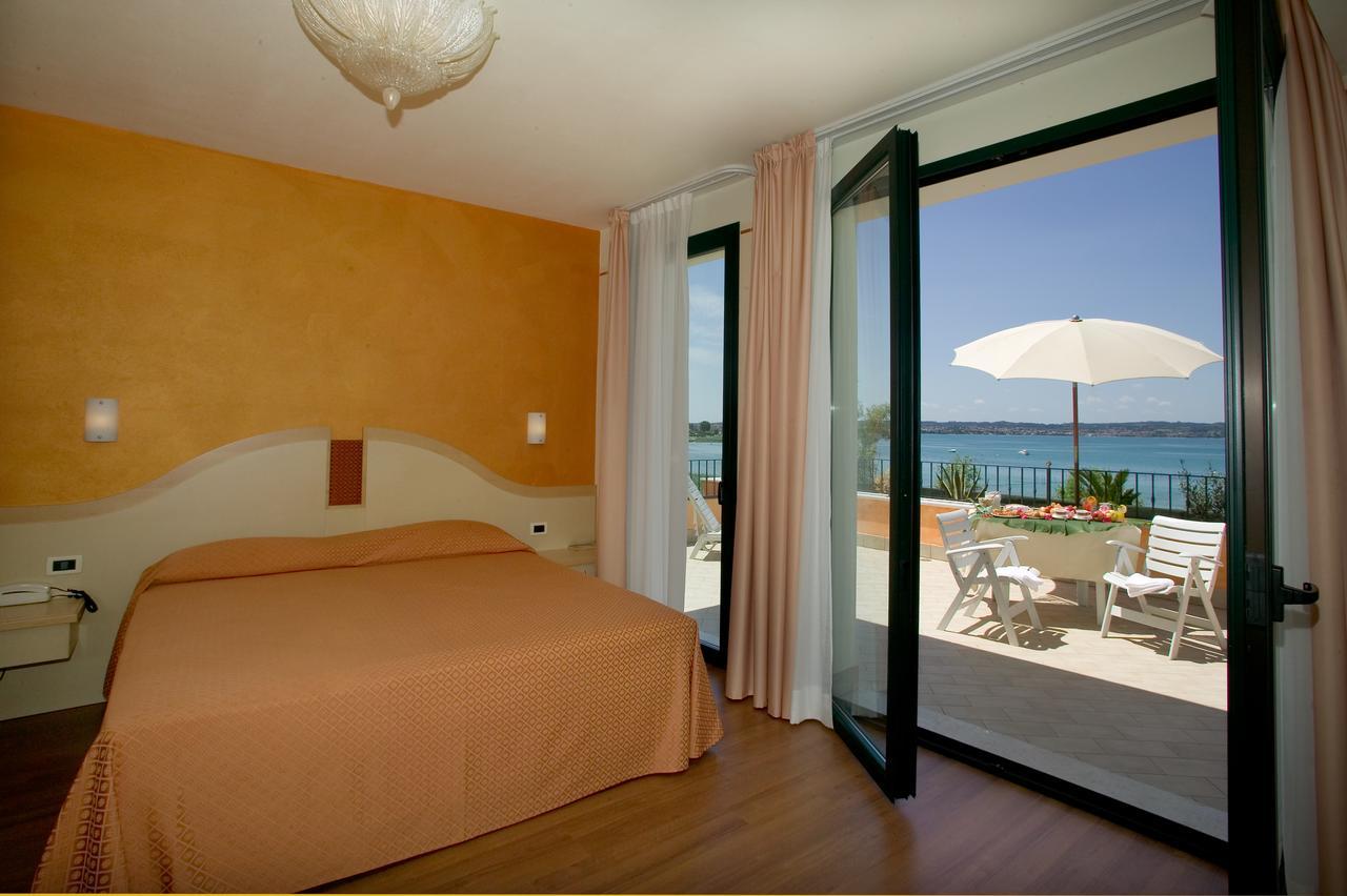 Hotel La Rondine Sirmione Eksteriør bilde